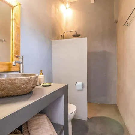 Kalomiras By Skinária