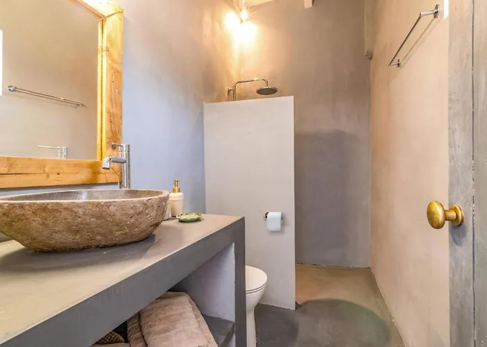 Kalomiras By Skinária