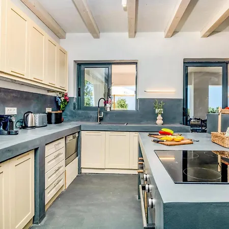 Kalomiras By וילה