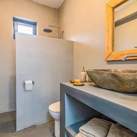 Kalomiras By Skinária